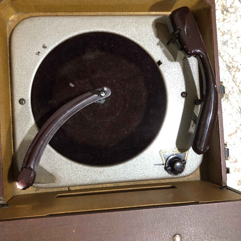 Ambassador Vintage Record Player/AM Radio - Picture 4 of 6